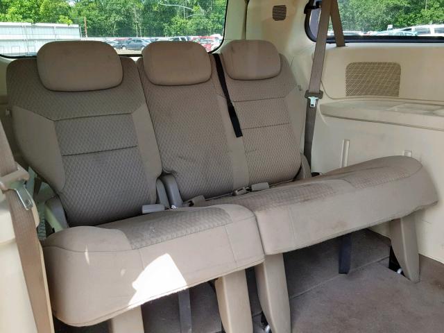 2A8HR44E69R514243 - 2009 CHRYSLER TOWN & COU BEIGE photo 9