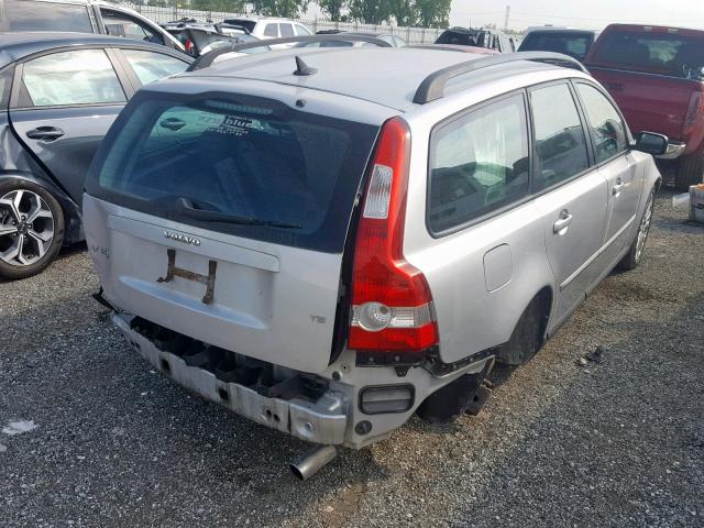 YV1MW682952042004 - 2005 VOLVO V50 T5 SILVER photo 4