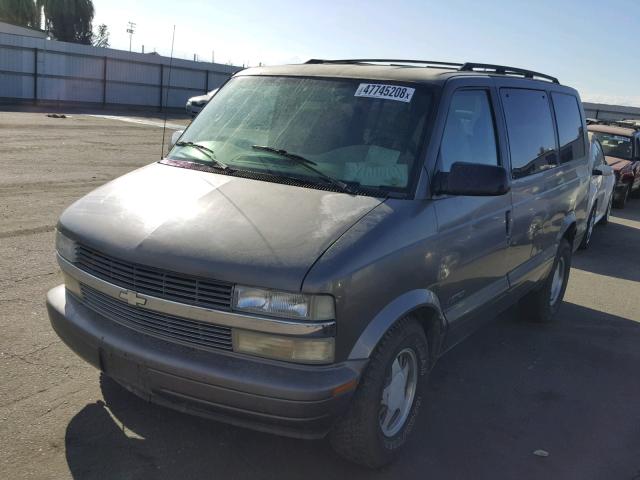 1GNDM19W7YB200884 - 2000 CHEVROLET ASTRO BROWN photo 2