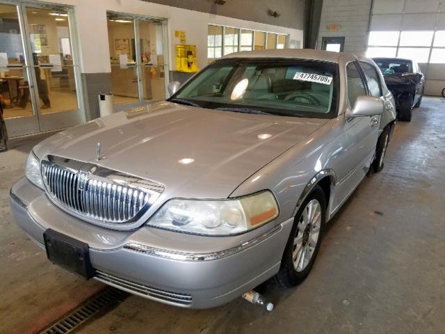 1LNHM81V56Y617576 - 2006 LINCOLN TOWN CAR S SILVER photo 2