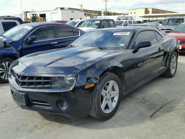 2G1FE1E30C9198781 - 2012 CHEVROLET CAMARO LS BLACK photo 2