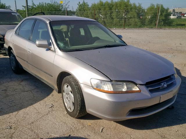 1HGCG1646WA069871 - 1998 HONDA ACCORD LX SILVER photo 1