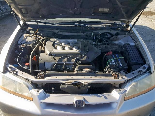 1HGCG1646WA069871 - 1998 HONDA ACCORD LX SILVER photo 7