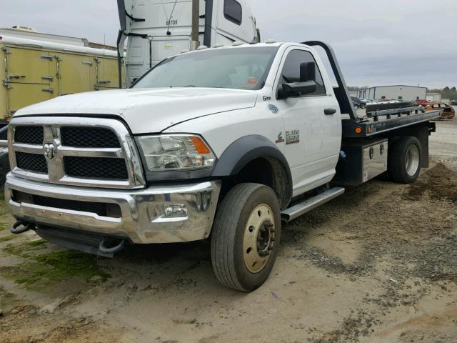 3C7WRMDL9DG588299 - 2013 RAM 5500 WHITE photo 2