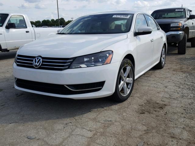 1VWBP7A38DC022108 - 2013 VOLKSWAGEN PASSAT SE WHITE photo 2