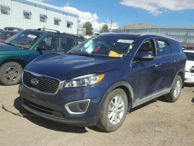 5XYPGDA39HG324063 - 2017 KIA SORENTO LX BLUE photo 2