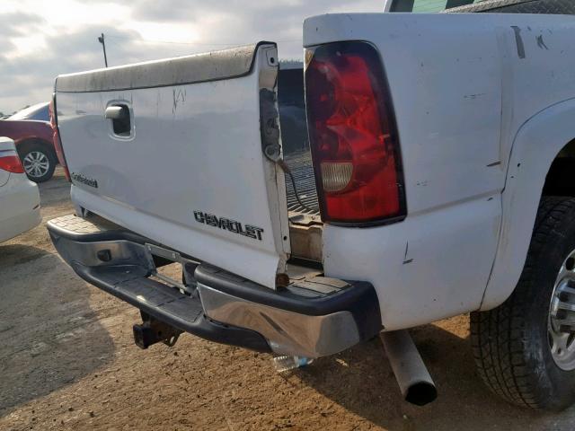 1GCHK29U54E354913 - 2004 CHEVROLET SILVERADO WHITE photo 9