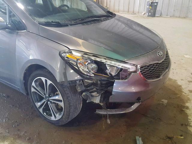 KNAFX4A82G5504982 - 2016 KIA FORTE EX GRAY photo 9