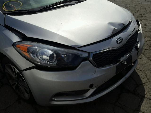 KNAFZ4A85G5465301 - 2016 KIA FORTE EX SILVER photo 9