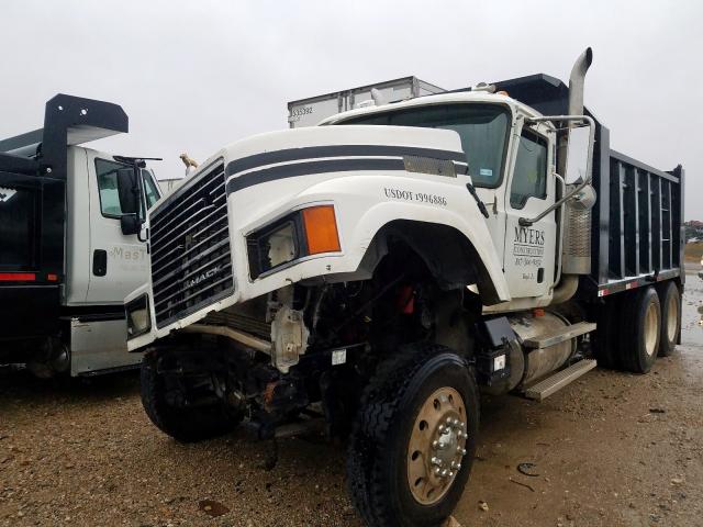 1M2AJ06YX6N004952 - 2006 MACK 600 CHN600 WHITE photo 2