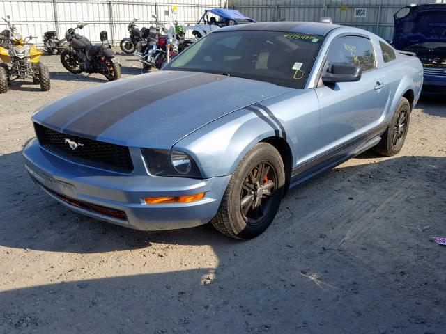 1ZVFT80N675231586 - 2007 FORD MUSTANG BLUE photo 2