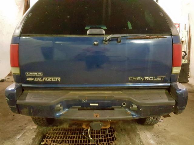 1GNCT18W91K214999 - 2001 CHEVROLET BLAZER BLUE photo 10