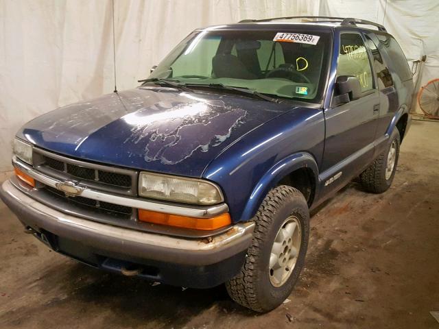 1GNCT18W91K214999 - 2001 CHEVROLET BLAZER BLUE photo 2