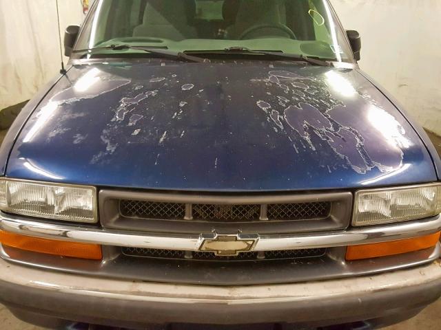 1GNCT18W91K214999 - 2001 CHEVROLET BLAZER BLUE photo 7