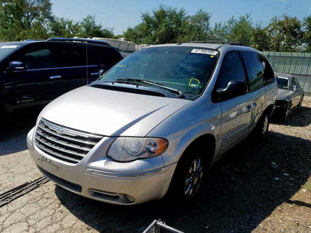 2A8GP64L57R316827 - 2007 CHRYSLER TOWN & COU SILVER photo 2