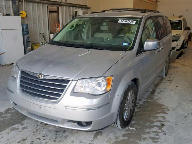 2A8HR64X48R840621 - 2008 CHRYSLER TOWN & COU SILVER photo 2