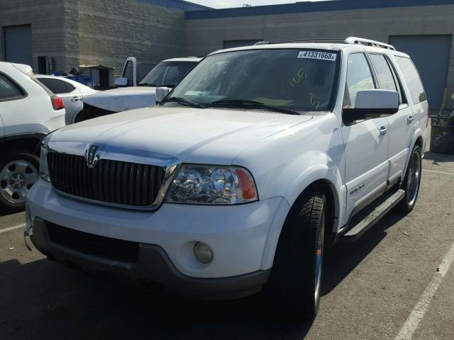 5LMFU27R43LJ48937 - 2003 LINCOLN NAVIGATOR თეთრი ფოტო 2