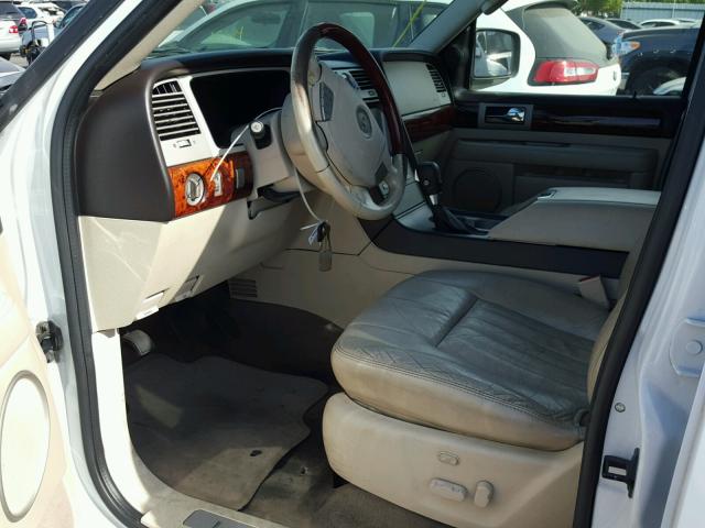 5LMFU27R43LJ48937 - 2003 LINCOLN NAVIGATOR თეთრი ფოტო 5
