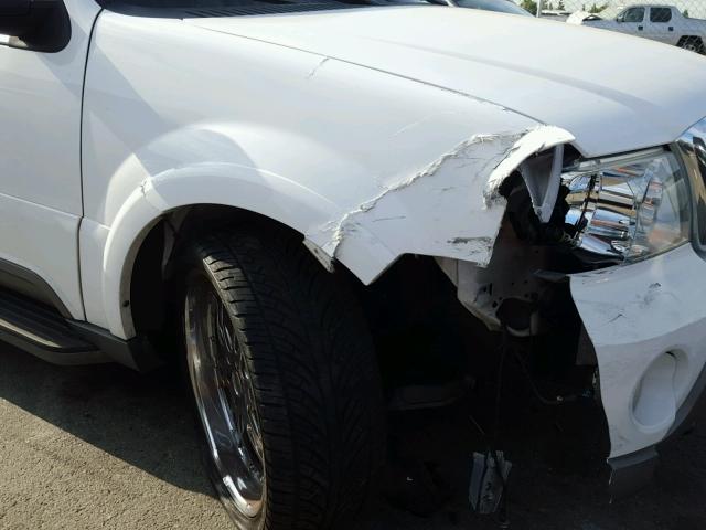 5LMFU27R43LJ48937 - 2003 LINCOLN NAVIGATOR თეთრი ფოტო 9