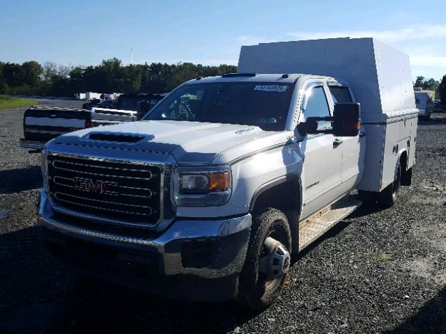 1GD42VCY3HF246474 - 2017 GMC SIERRA K35 WHITE photo 2