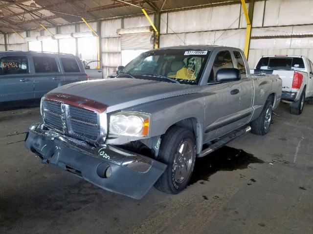 1D7HW42K05S246555 - 2005 DODGE DAKOTA SLT SILVER photo 2