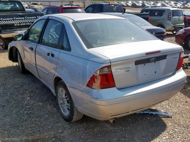 1FAFP34N96W107119 - 2006 FORD FOCUS ZX4 SILVER photo 3