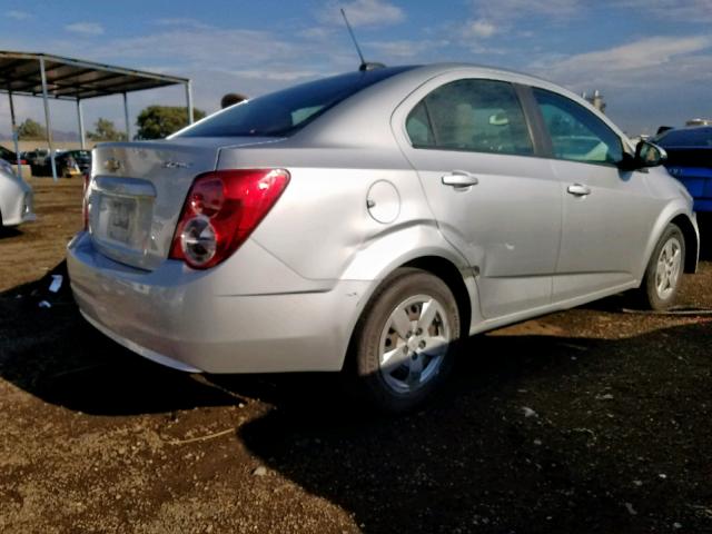 1G1JA5SG2G4176343 - 2016 CHEVROLET SONIC LS 银色 照片 4