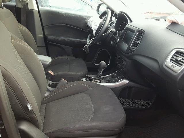 3C4NJDAB9JT248861 - 2018 JEEP COMPASS SP შავი ფოტო 5