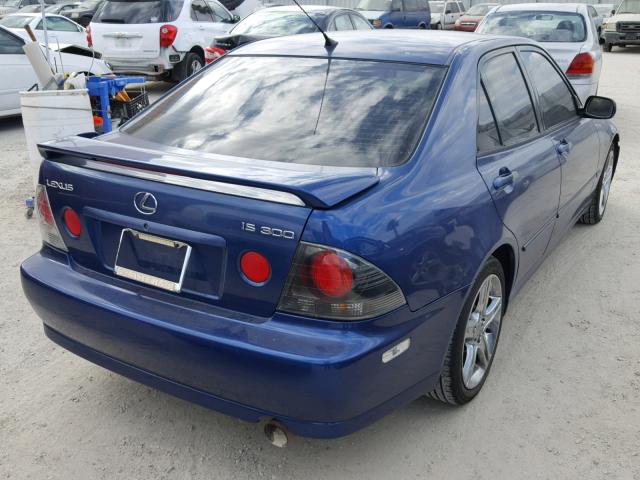 JTHBD192X20052812 - 2002 LEXUS IS 300 BLUE photo 4