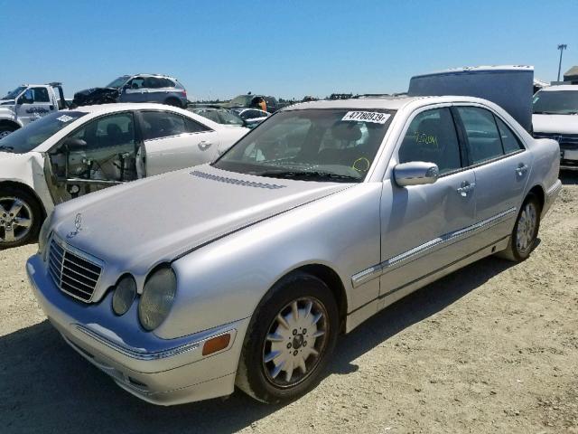 WDBJF65J71B258916 - 2001 MERCEDES-BENZ E 320 SILVER photo 2