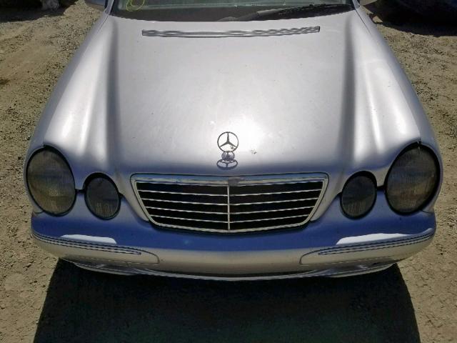 WDBJF65J71B258916 - 2001 MERCEDES-BENZ E 320 SILVER photo 7