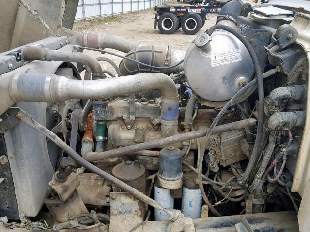 1M2P267C81M061517 - 2001 MACK 600 RD600 WHITE photo 7