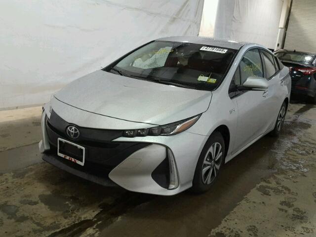 JTDKARFP8J3092215 - 2018 TOYOTA PRIUS PRIM 银色 照片 2
