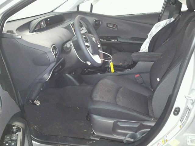 JTDKARFP8J3092215 - 2018 TOYOTA PRIUS PRIM 银色 照片 5