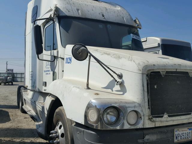 1FUJBBCG12LJ08138 - 2002 FREIGHTLINER CONVENTION WHITE photo 1