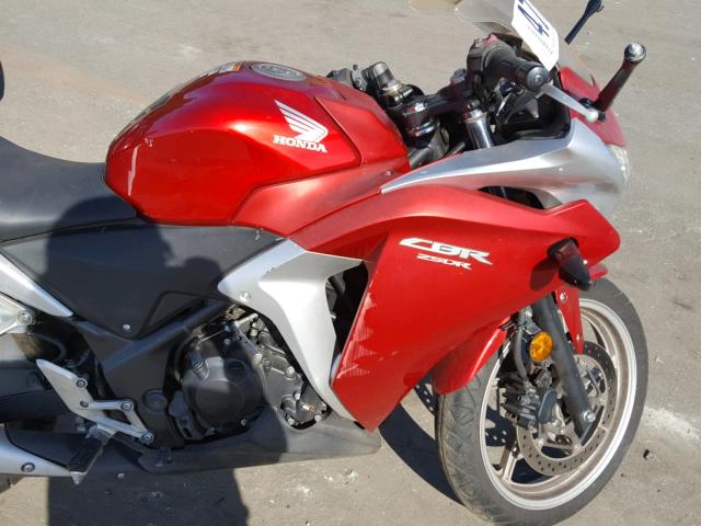 MLHMC4112B5001791 - 2011 HONDA CBR250 R RED photo 5