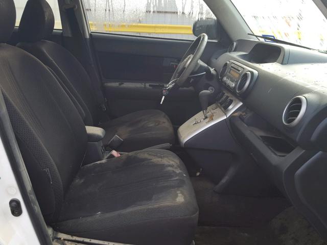 JTLKE50E991064553 - 2009 TOYOTA SCION XB WHITE photo 5
