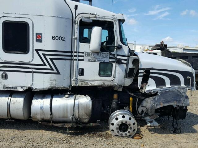 1XKADU9X24J057238 - 2004 KENWORTH CONSTRUCTI WHITE photo 9