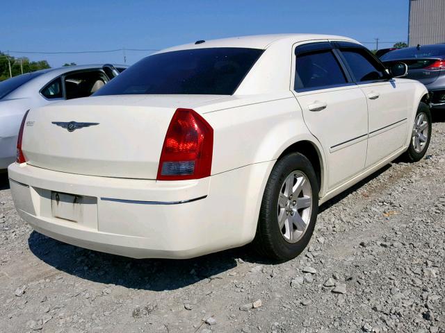 2C3KA53G07H795234 - 2007 CHRYSLER 300 TOURIN WHITE photo 4