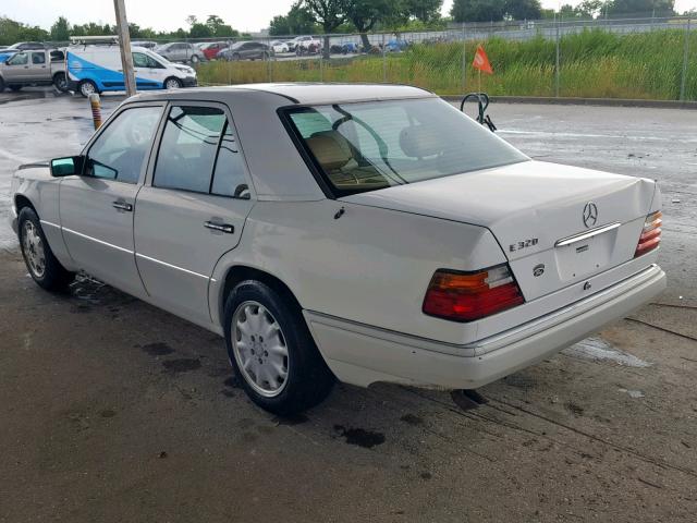 WDBEA32E6SC180792 - 1995 MERCEDES-BENZ E 320 BASE WHITE photo 3