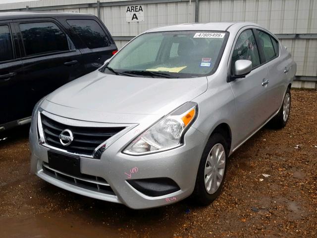 3N1CN7AP1JL806858 - 2018 NISSAN VERSA S SILVER photo 2