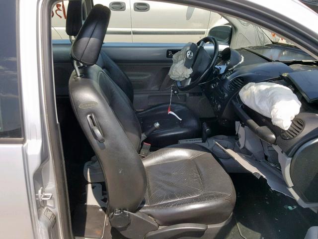 3VWDD21C52M411627 - 2002 VOLKSWAGEN NEW BEETLE ვერცხლისფერი ფოტო 5