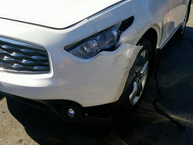 JNRAS18U79M103904 - 2009 INFINITI FX35 WHITE photo 9