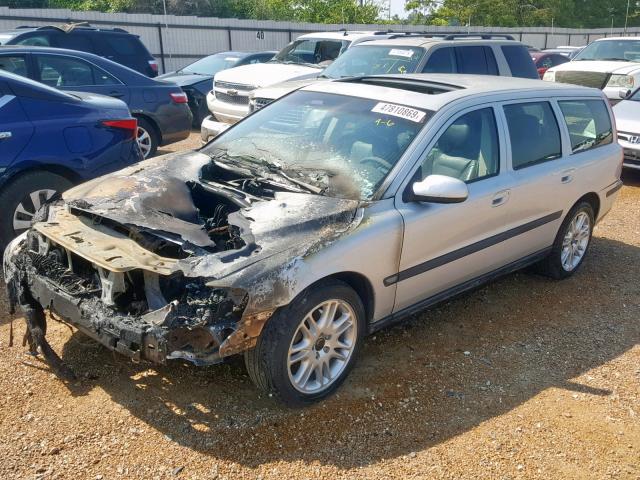 YV1SW53D111007712 - 2001 VOLVO V70 T5 TUR SILVER photo 2