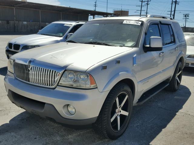 5LMEU68H35ZJ03836 - 2005 LINCOLN AVIATOR 银色 照片 2