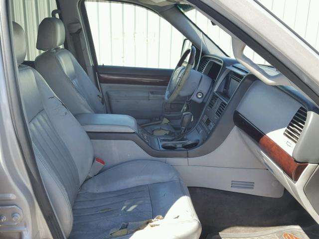 5LMEU68H35ZJ03836 - 2005 LINCOLN AVIATOR 银色 照片 5