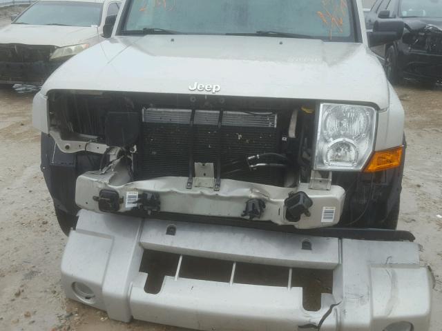 1J8HG48P67C577639 - 2007 JEEP COMMANDER SILVER photo 9
