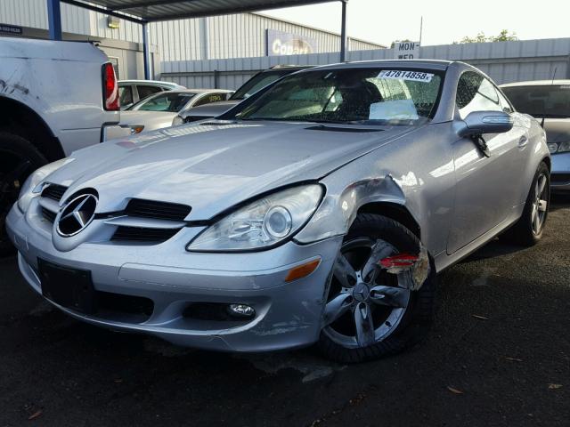 WDBWK54F37F139464 - 2007 MERCEDES-BENZ SLK 280 SILVER photo 2