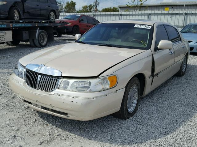 1LNHM83W01Y694631 - 2001 LINCOLN TOWN CAR C BEIGE photo 2