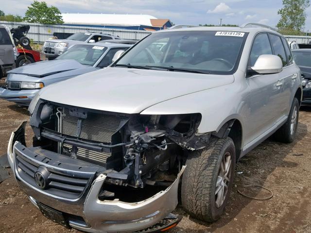 WVGBE77L28D039854 - 2008 VOLKSWAGEN TOUAREG 2 SILVER photo 2